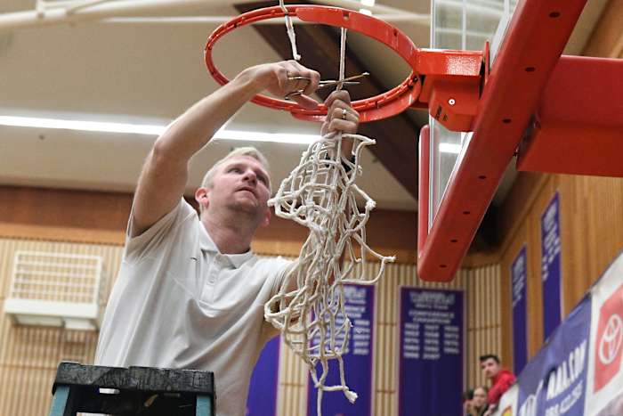 a Summit Wilsonville 5A Oregon boys basketball final 2024 Leon Neuschwander 90